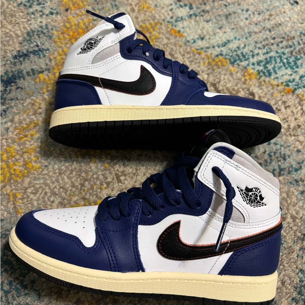 Jordan 1 - Nike Kids High-Top Sneakers in White and Navy with Black Swoosh